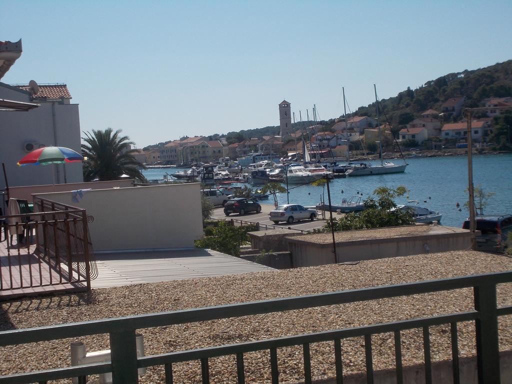 Waterfront Apartments Tisno Zimmer foto